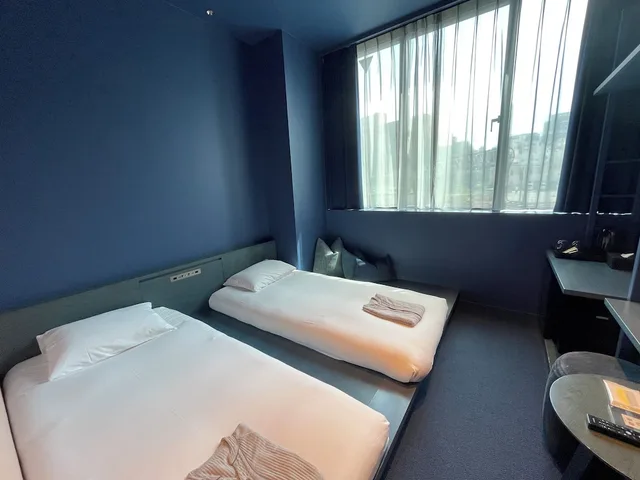 Connecting, Dark Blue, 4 Beds, Sofa، Toggle Hotel Suidobashi TOKYO 4/7
