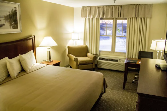 غرفة قياسية بسرير كينج، Country Inn at The Mall 2/5