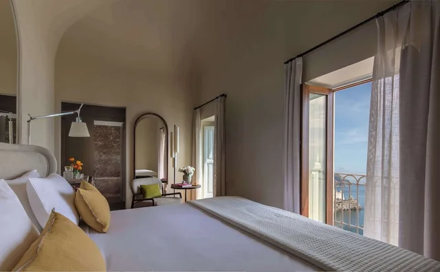 غرفة بريميوم بإطلالة على البحر بشرفة بجاكوزي، Anantara Convento di Amalfi Grand Hotel 2/4