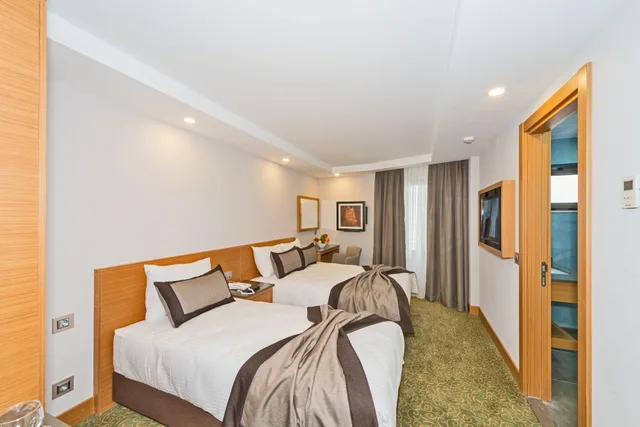 Room, Twin Beds, Bisetun Hotel 1/4