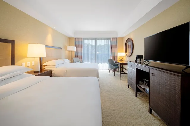 غرفة كلوب بسريرين مزدوجين بإطلالة جزئية على البحر، Sheraton Grand Rio Hotel & Resort 3/7