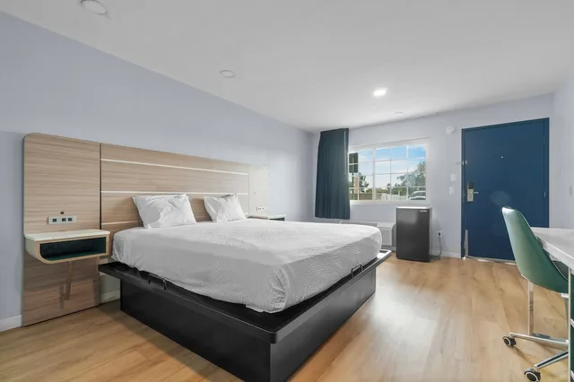غرفة بسرير كينج لذوي الإعاقة، Travelodge by Wyndham Fairplex Pomona 5/10