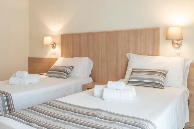 غرفة بسرير مزدوج أو سريرين منفصلين بشرفة، Hotel Cormoran 1/5