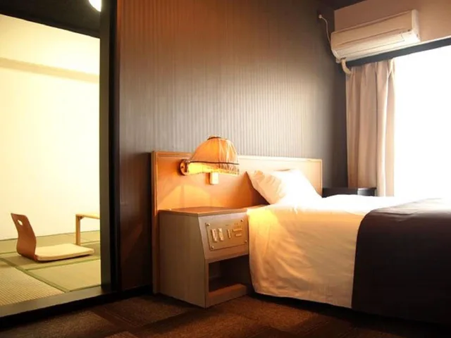 غرفة يابانية غربية بفرشتي فوتون، Hotel Livemax Budget Namba 2/3