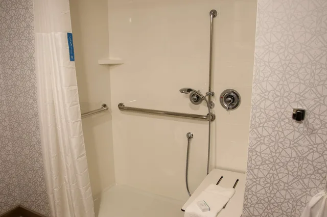 استوديو بسرير كينج لذوي الإعاقة، Hampton Inn and Suites Olean 4/4