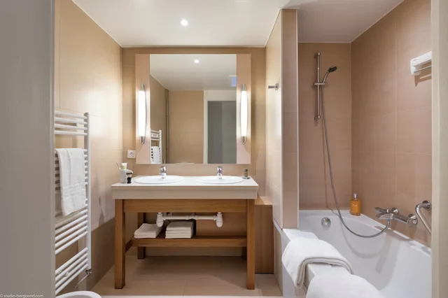 Design, Premium, Cottage, 1 Double and 4 Single Beds، CENTER PARCS LES BOIS FRANCS 3/3