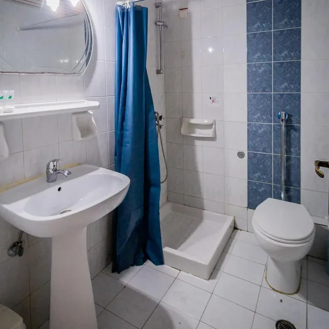 غرفة قياسية ثلاثية، Hotel Perkes Complex 2/2