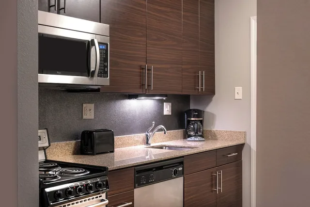 1 Bedroom, Suite, Queen Bed, Sofa, TownePlace Suites Providence North Kingstown 6/7