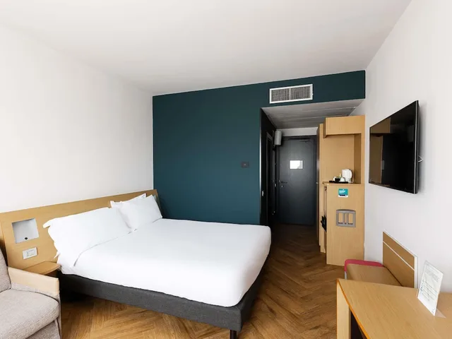 غرفة قياسية بسرير كينج، NOVOTEL CASERTA SUD 2/10