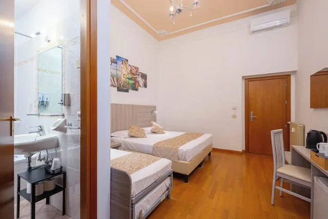 غرفة كلاسيكية رباعية بأسرّة بطابقين وسرير كوين، LILIUM HOTEL 8/11