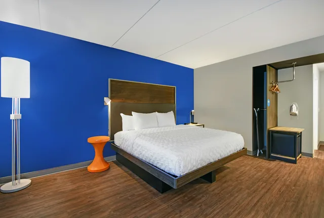 Room, King Bed, Accessible, Tru By Hilton Burlington Nc 2/4