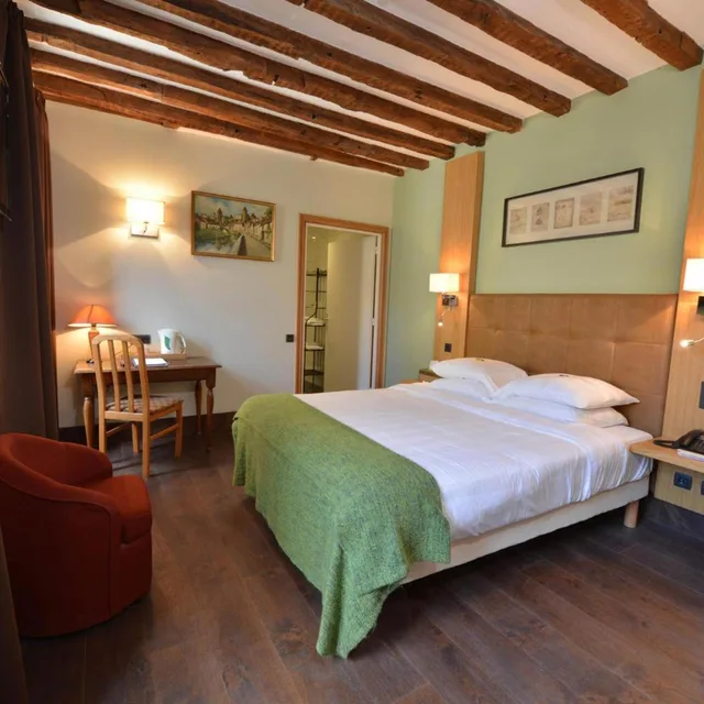 Superior, Double Bed, HOTEL DE LA CÔTE D’OR 5/10