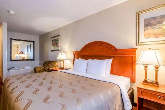 جناح بسرير كينج، Quality Inn Alliance NE 2/6