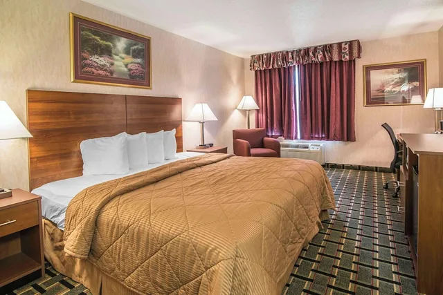 غرفة قياسية بسرير كينج، Quality Inn Raton, NM 3/7
