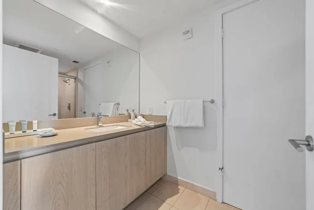 شقة سكنية بريميوم بسرير كينج وسريرين مزدوجين مع أريكة، Lyfe Resort & Residences 8/8