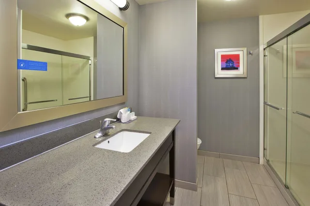غرفة قياسية بسرير كينج، Hampton Inn & Suites Elyria Oh 7/9