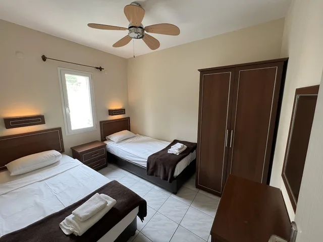 جناح أساسي بسريرين منفصلين بإطلالة على المسبح مع أريكة، The Aegean Gate Hotel 1/5