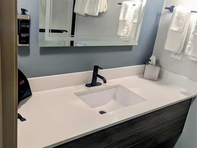 Standard, King Bed, Hotel Vue, Ascend Hotel Collection 6/7