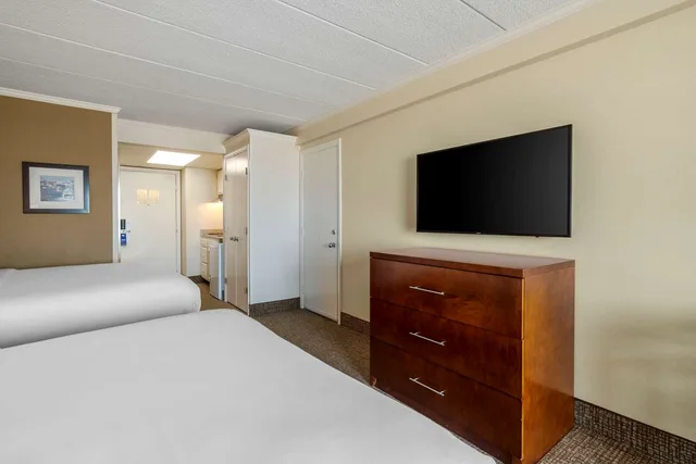 Efficiency, 2 Queen Beds, Accessible، Comfort Inn Boardwalk 6/6