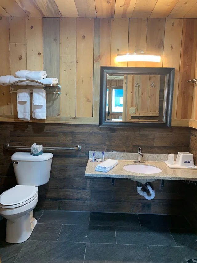 غرفة بسرير كينج مع أريكة، Americas Best Value Inn-Wall 6/8
