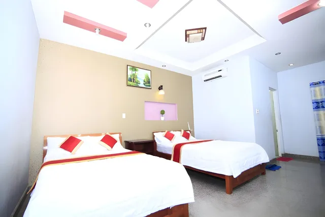 Family, Truong Giang Hotel 3/3