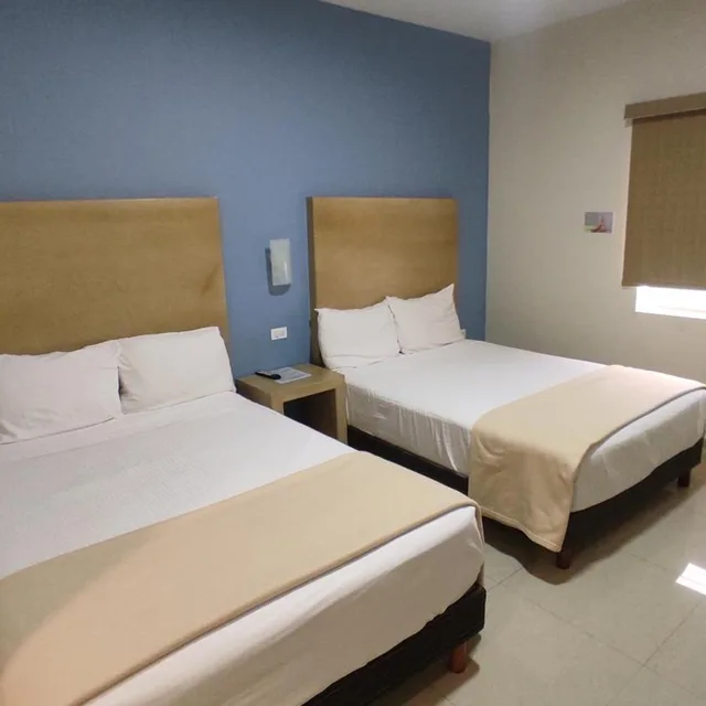 Room, Twin Beds, Capital Hotel 2/7