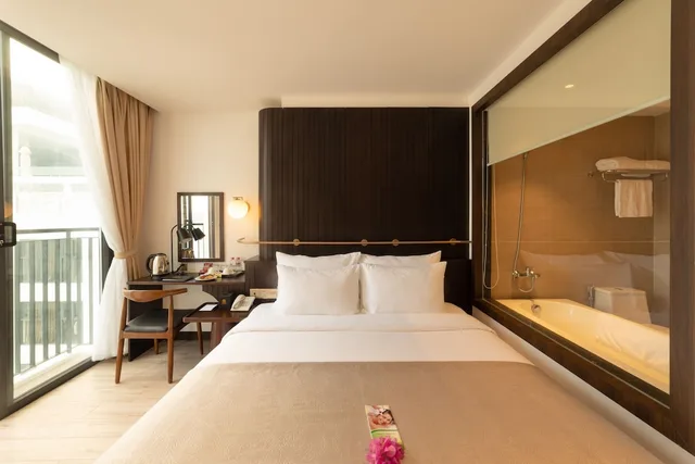 غرفة ديلوكس بسرير كوين بإطلالة جزئية على البحر، Majestic Premium Hotel 2/6