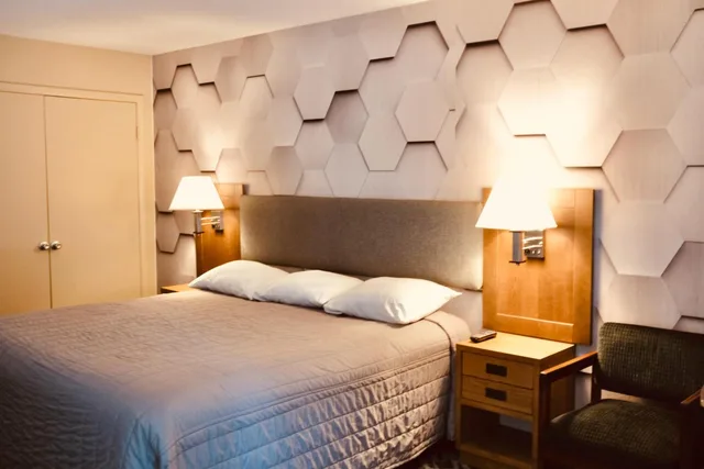 غرفة سوبيريور بسرير كينج، Regency Inn 5/10