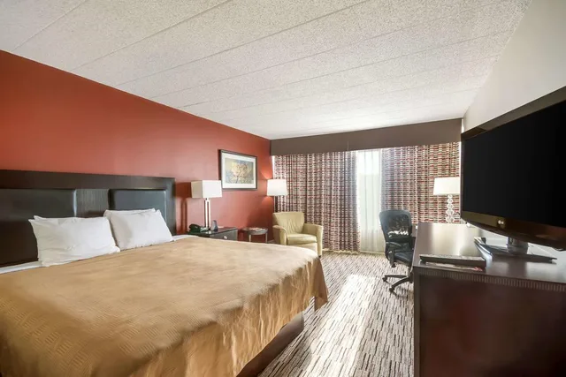 غرفة بسرير مزدوج، Exton Hotel And Conference Center 2/3