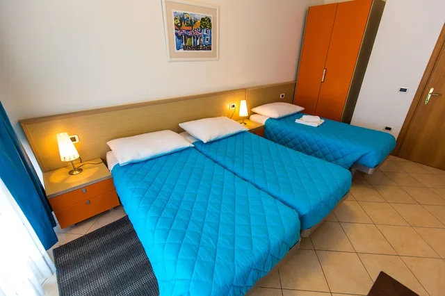شقة بثلاثة أسرّة بإطلالة على المتنزه بشرفة بغرفة نوم واحدة مع أريكة، Splendid Resort 1/2