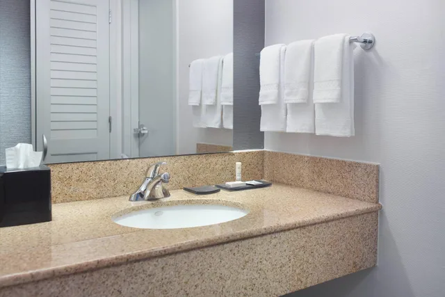 جناح بغرفة نوم واحدة لذوي الإعاقة، Courtyard By Marriott Raleigh Midtown 2/3
