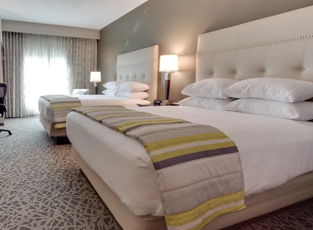 غرفة بسريرين كوين، Drury Inn Suites Pittsburgh Airport Settlers Ridge 2/5