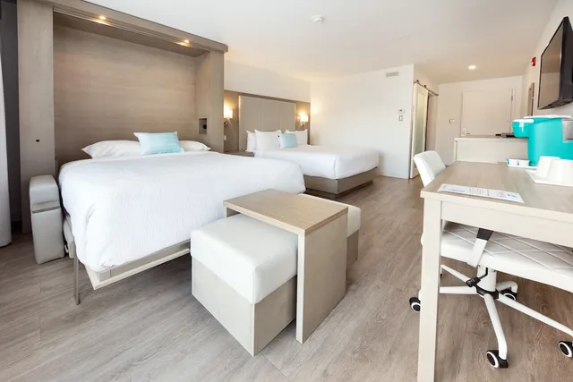 Superior, 1 Queen and 1 Murphy Bed, Queen Murphy Bed, Sea View, Pool Access، Hotel Plante 2/4