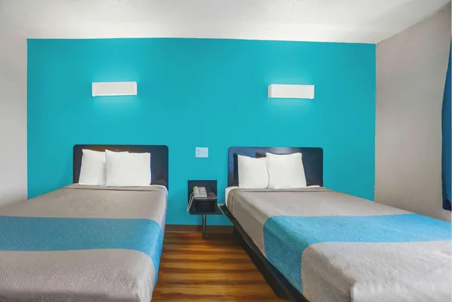 غرفة رباعية للمدخنين، Motel6 Raleigh, NC - North 8/10