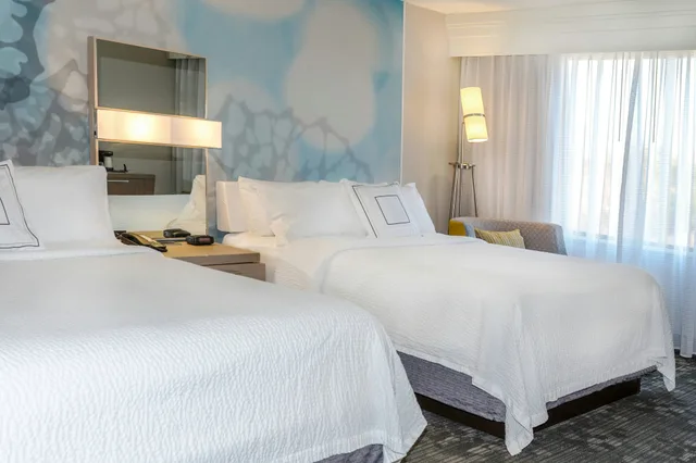 غرفة، Courtyard Nashville at Opryland 1/2
