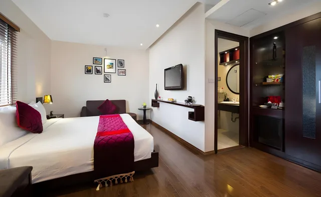 Deluxe, The Hanoian Hotel 1/2