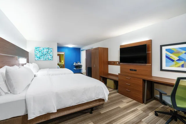 غرفة قياسية بسريرين كوين بإطلالة على المدينة لذوي الإعاقة، Holiday Inn Express & Suites Lake Havasu - London Bridge 1/1