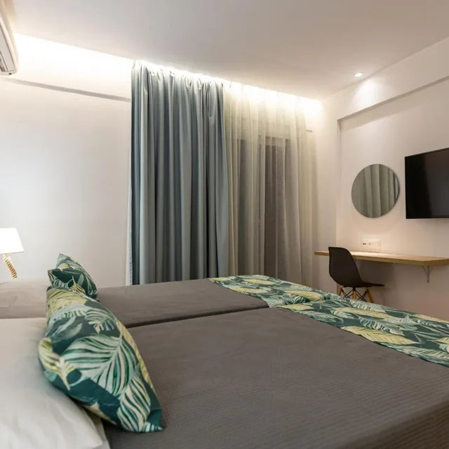 غرفة ديلوكس بسرير مزدوج أو سريرين منفصلين بإطلالة على الحديقة، Sirocco Hotel 10/10