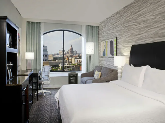 Pure, Wellness, King Bed، Hilton Garden Inn Austin Downtown 2/3
