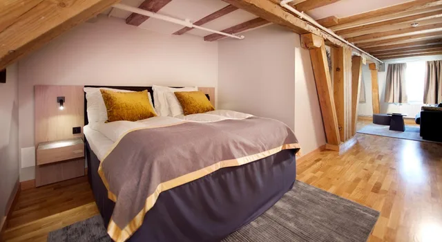 جناح جونيور، Home Hotel Bryggeparken 2/8
