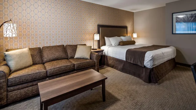 Executive, King Bed, Best Western Plus Country Meadows Inn 3/6