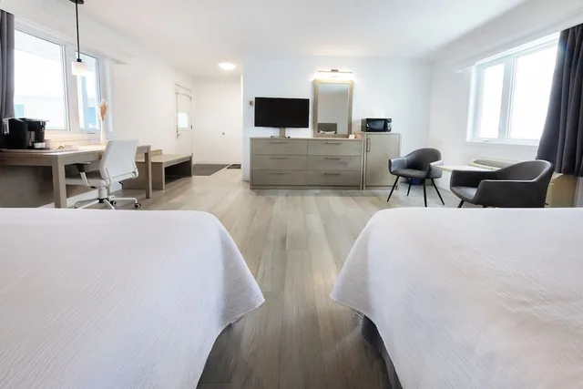 suite, 2 queen beds, bay view، Hotel Plante 3/7