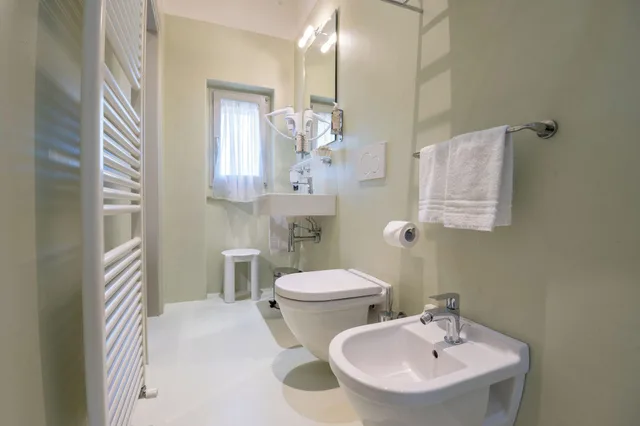 Small Double, No Elevator، Hotel Centrale 3/4