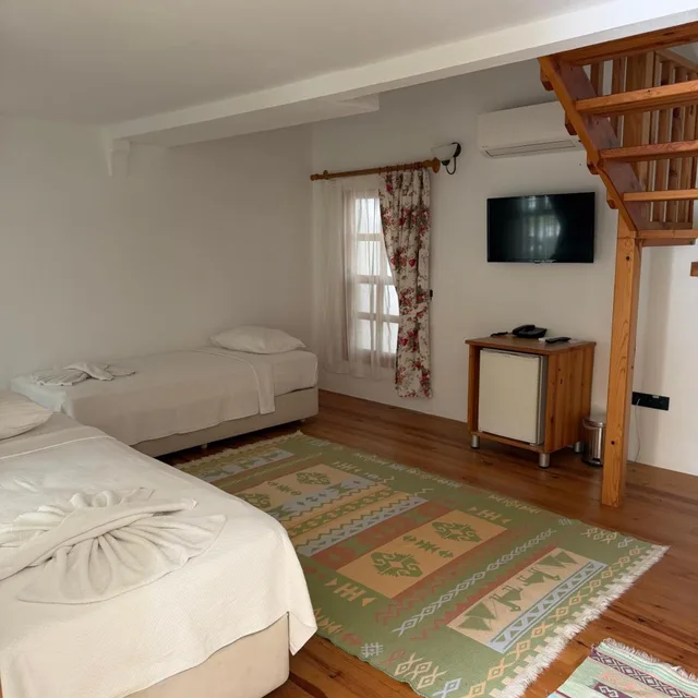 جناح بشرفة، Blue Star Hotel 4/5
