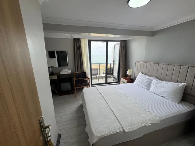 غرفة قياسية بسرير مزدوج بإطلالة على البحر، Airport Kumsal Otel 1/10