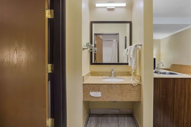 جناح بسرير كينج، Best Western Gold Poppy Inn 6/6