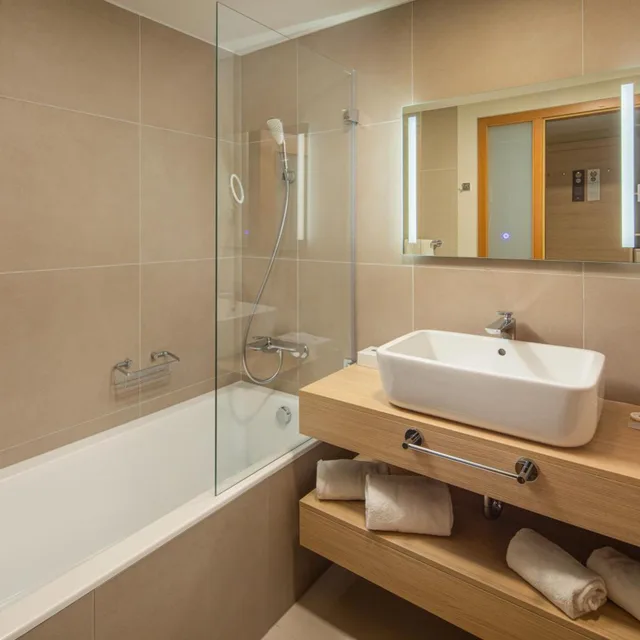 Superior, Double Bed, Golf Course View، Greenfield Hotel Golf And Spa 3/4