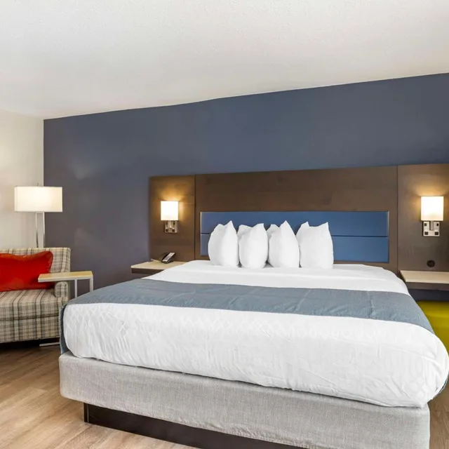 جناح بسرير كينج بغرفة نوم واحدة مع أريكة، Best Western Premier Richmond City Gateway 10/10