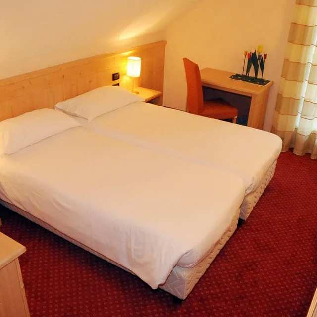 غرفة قياسية بسرير مزدوج، Th Corvara Greif Hotel 1/10