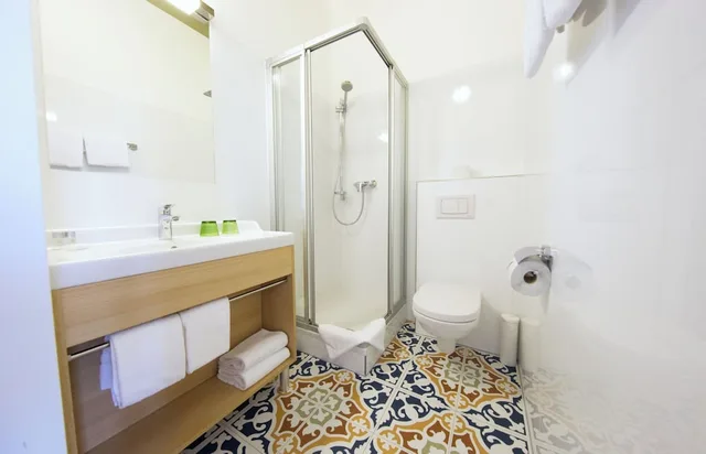 غرفة كومفورت بسرير كوين، HOTEL DREI KRONEN VIENNA CITY 10/10